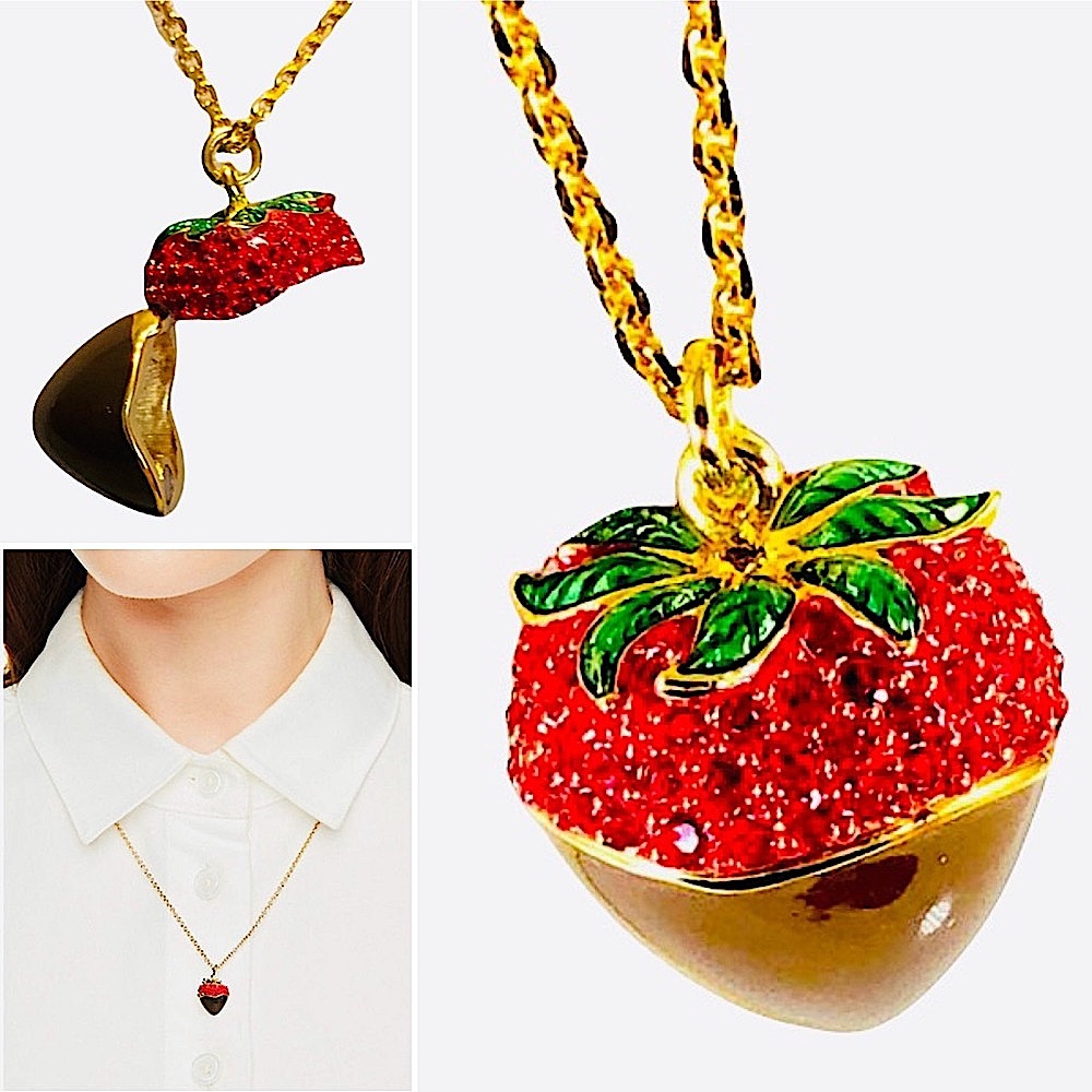NEW 🍓Danbury Mint Chocolate Dipped Strawberry Locket